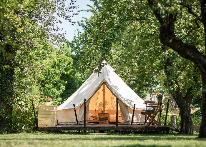 Haustierfreundliches Hotel Dragonfly Gardens Urban Glamping Brașov