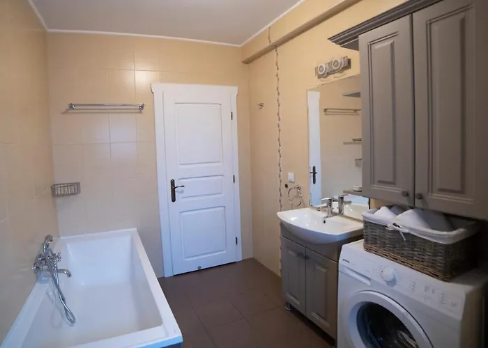 A23 - Shabby Chic Apartment In Old Town Braşov