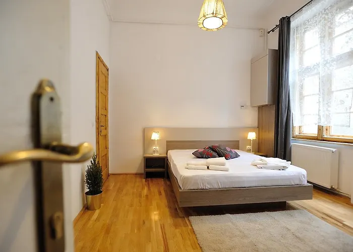 Boutique Dinicu Residence - Central Location Braşov